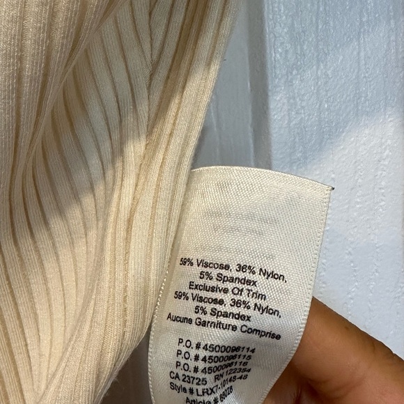 ⚡️2/$25⚡️ Aritzia Wilfred Free Leila Beige Cream Scoop Neck Ribbed Bodysuit | XS - Picture 5 of 8